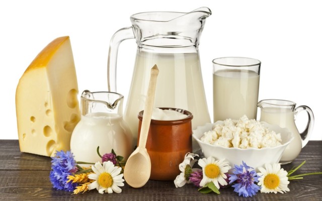 Сыворотка с молока содержит полезные молочнокислые бактерии и молочную кислоту. 