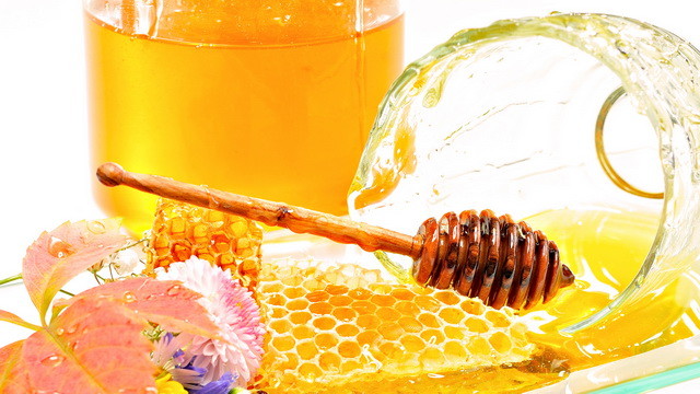 Мед снизит кислотность и нимет воспаление