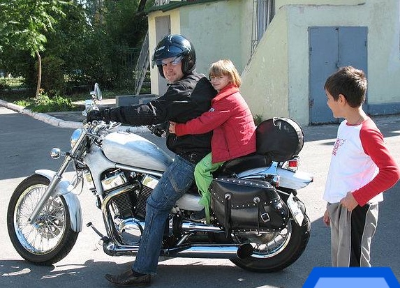 Владимир Виннер, покатушки с детьми на высадке деревья в рамках проекта ЗОЗ