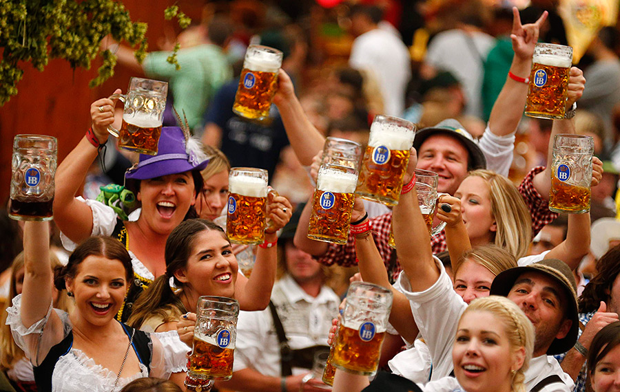 Во время Октоберфеста выпивают 6 миллионов литров пива