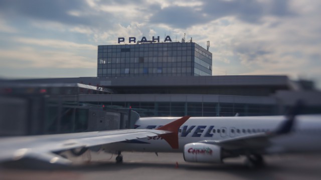 В Прагу летают бюджетные авиакомпании и можно купить билет на самолет просто за копейки