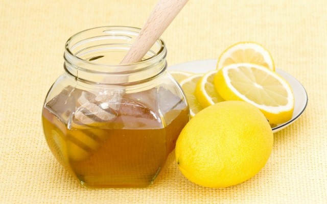 К чаю можно подать мед, лимон, молоко - по вкусу