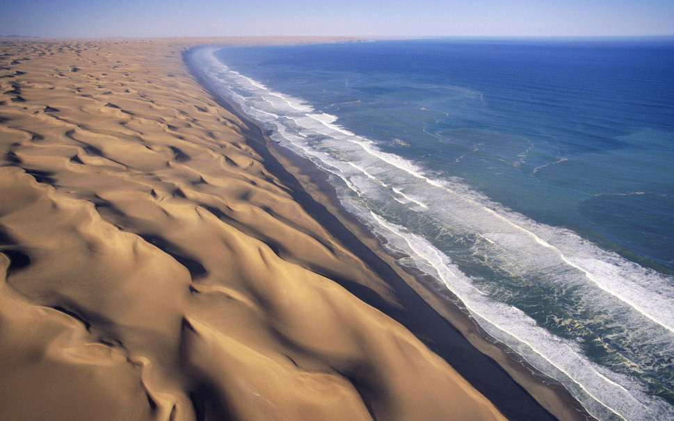 Наводящее ужас побережье пустыни Намиб