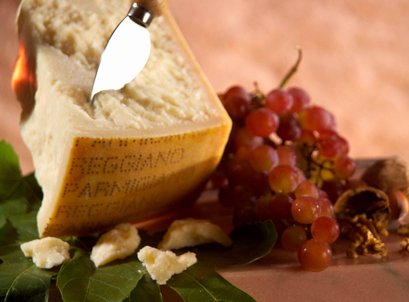 Пармезан - один из самых популярных видов сыра