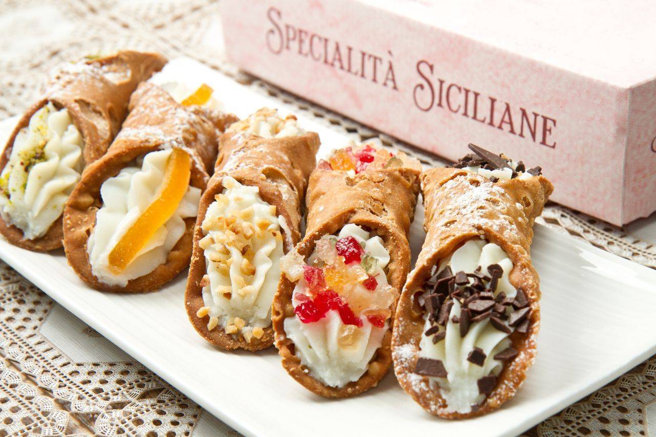Канноли - традиционный итальянский десерт с рикоттой