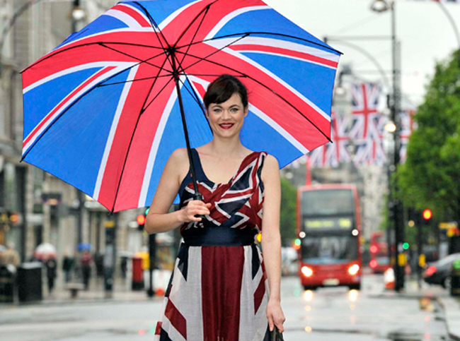Зонт – неизменный аксессуар британок