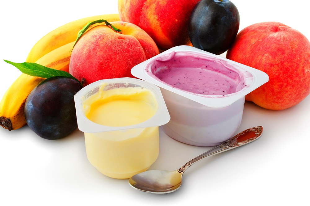Смесь домашнего йогурта и фруктов как вариант синбиотика