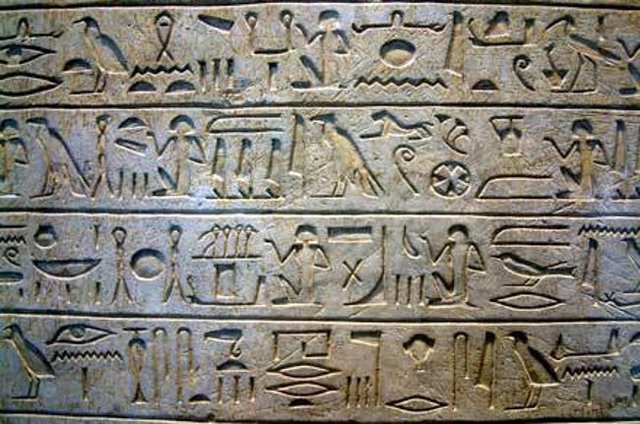 Рисунки на стенах Древнего Египта - игра в боулинг