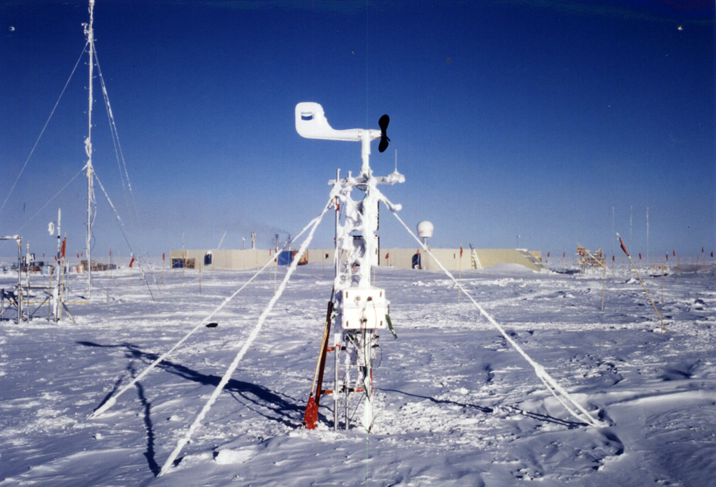 «Купол Фудзи» в Антарктиде (самая высокая полярная станция, 3810 м)