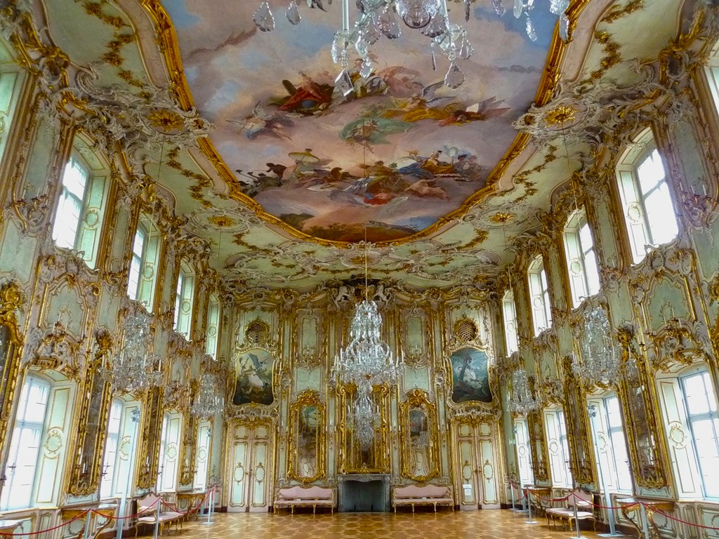 Дворец Шецлера, Аугсбург. Яркий пример роскоши дворца, выполненного с помощью лепнины