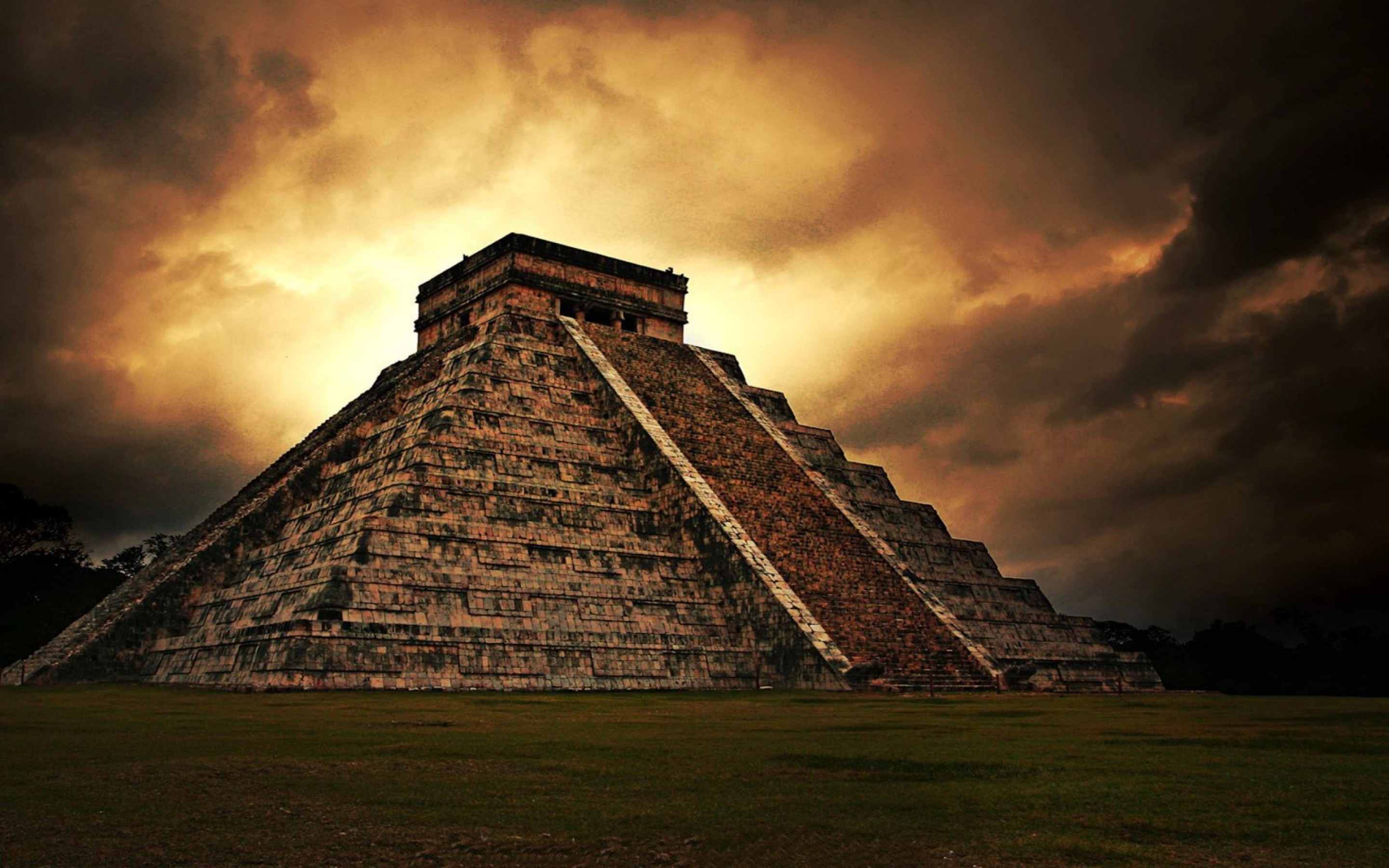 Таинственные храмы Майя затянут в бездну истории страны.