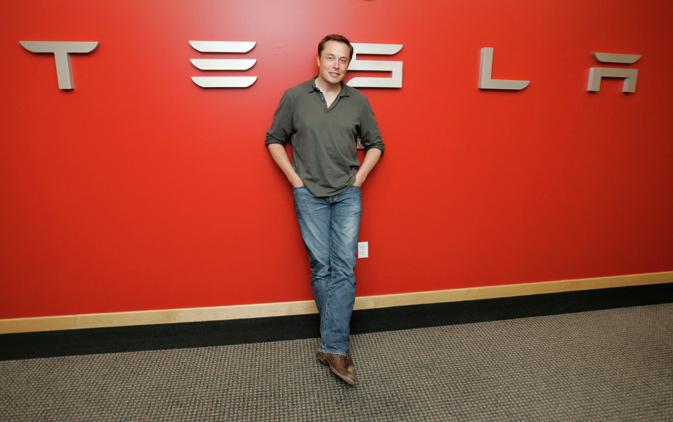 Элон Маск - один из основателей и топ-менеджер Тесла моторс