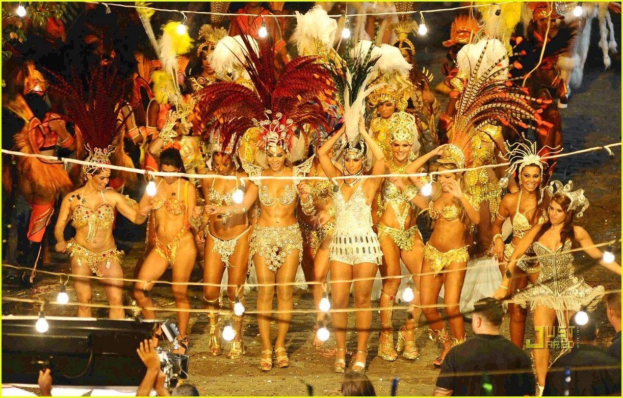 По праву самыми яркими карнавали считаются карнавалы Рио-де-Жанейро.