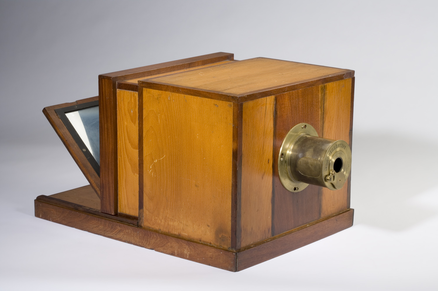 Самый первый фотоаппарат в мире