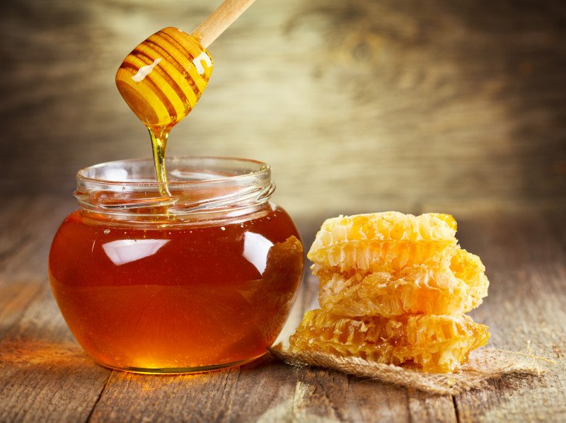 Мед, конечно, очень вкусный, но более 3-х ложек в день не стоит употреблять