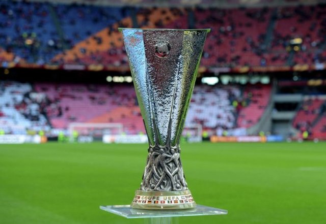 Как выглядит трофей Лиги Европы
