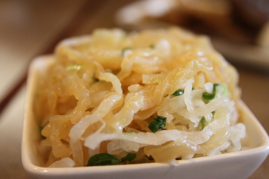 В Китае можно попробовать блюдо из медузы!