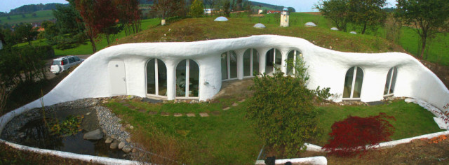 Земляной дом в Швейцарии