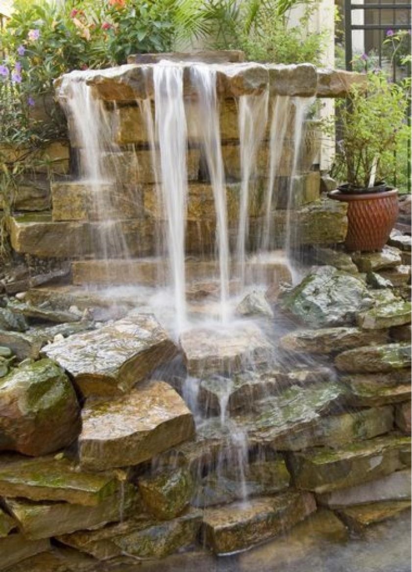 Пороги – фонтан, состоящий из многочисленных волноломов на пути движения водного потока