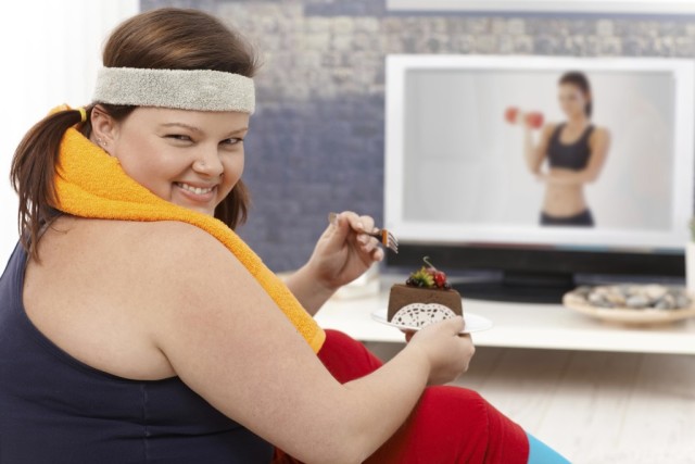 Низкокалорийная диета поможет сбросить вес.