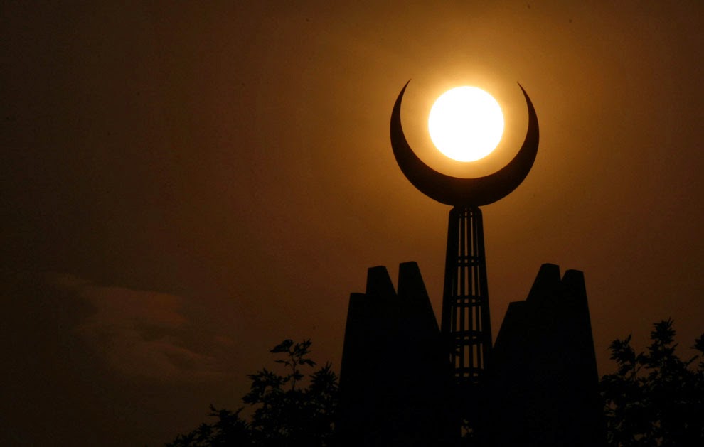 Символ ислама – полумесяц и его верная спутница пятиконечная звезда