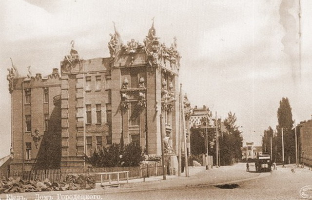 1900, дом с химерами
