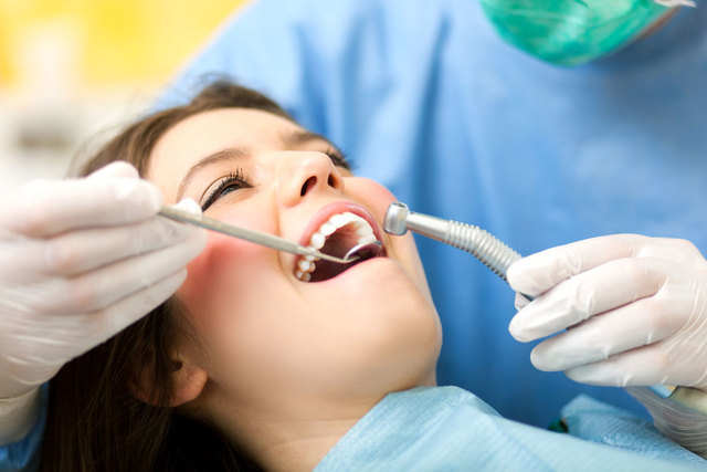 Раннее обращение к врачу защитит от потери зубов!