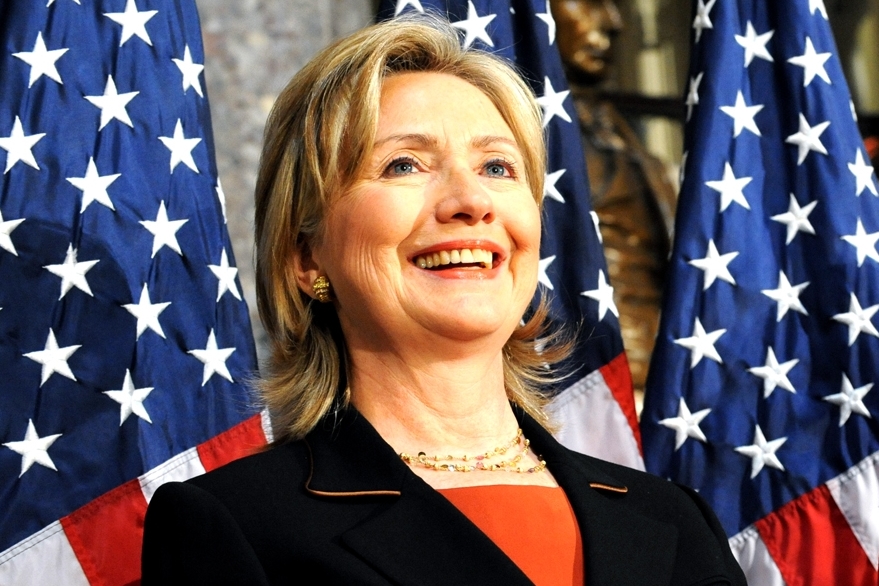 Миссис Клинтон - первый претендент на победу