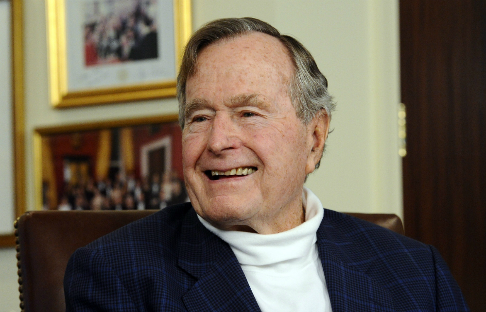Джордж Буш был политиком, который правил страной во время интернационального и международного перелома и довольно хорошо справился с этой задачей 