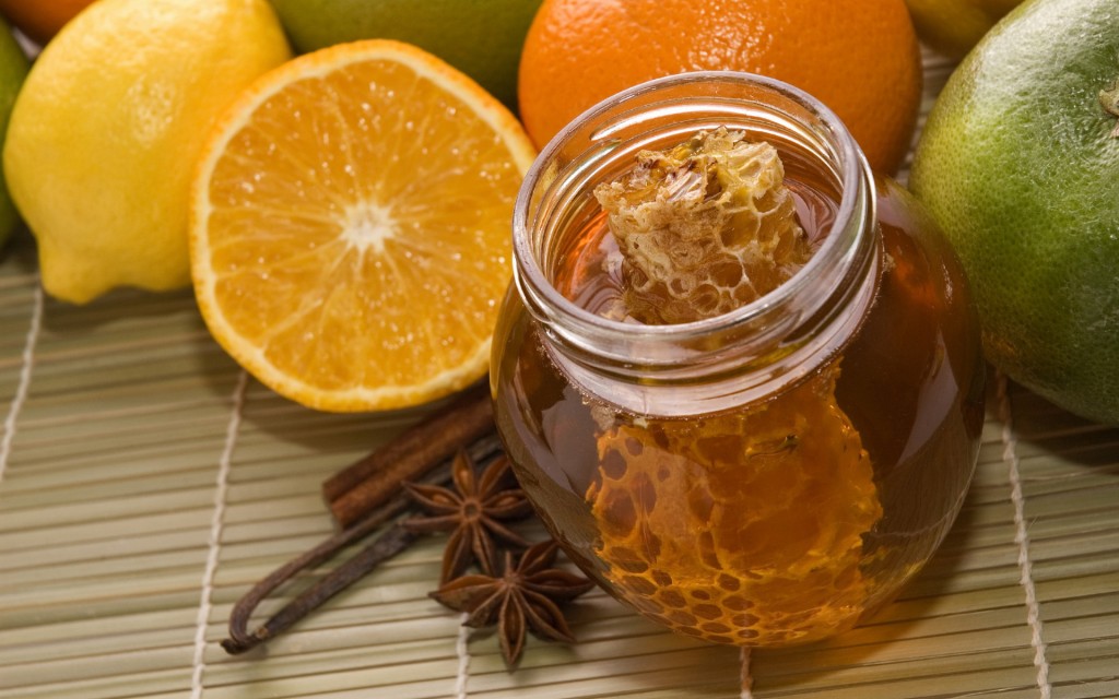 Натуральные витамины и мед всегда помогут вылечить кашель