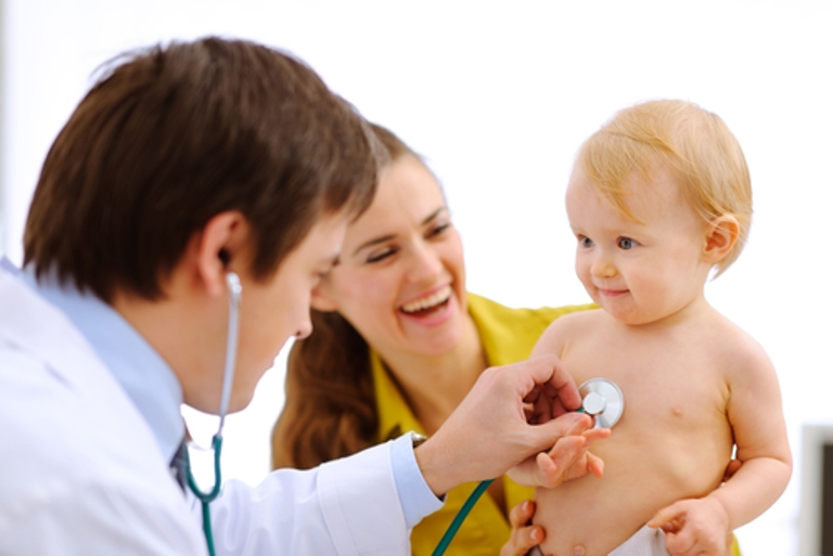 Присмотритесь к лечащему вашего ребенка педиатру, ведь он помимо лечения должен еще нацти общий язык с ребенком.