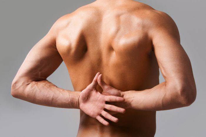 Боль в спине может быть по причине заболеваний внутренних органов