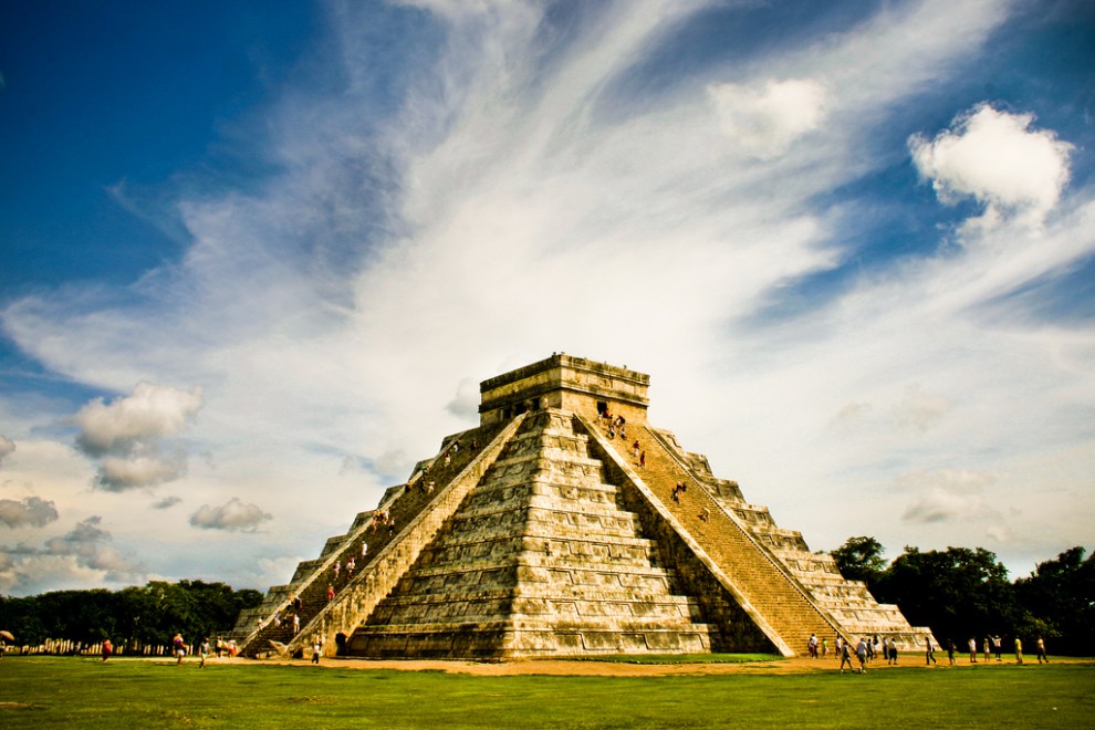 Чудеса  пирамид Майя привлекают путешественников со всего мира.