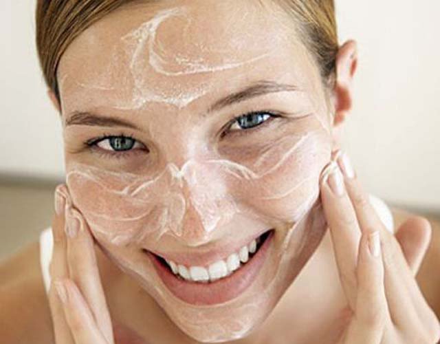 Регулярно очищайте кожу лица 