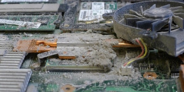 Очистить компьютер от пыли можно самостоятельно