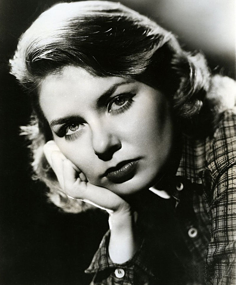 Американская актриса, в активе которой имеются премии «Оскар» (1958) и «Эмми» (1978, 1985, 1990), а также награда Каннского кинофестиваля за лучшую женскую роль (1973).