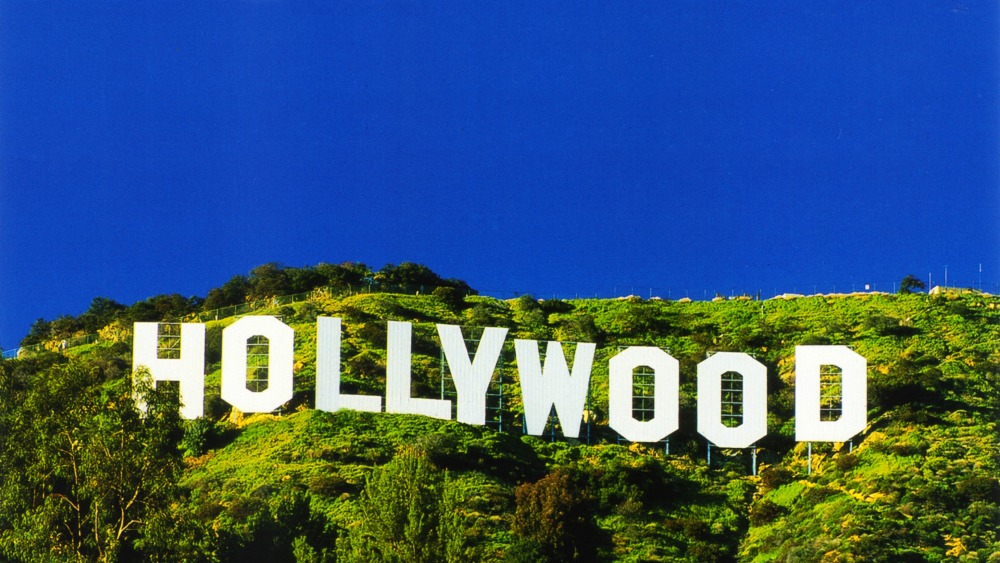 Голливуд  район Лос-Анджелеса, расположенный к северо-западу от центра города, в штате Калифорния.