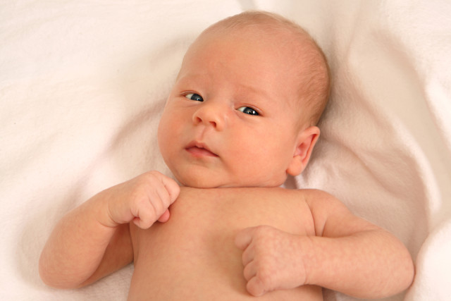 Кривошея у новорожденного: как лечить?