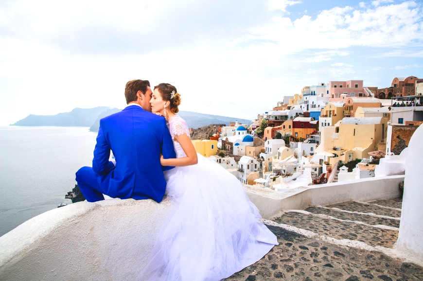 На Санторини существует веками сложившаяся традиция проведения свадеб и медового месяца.