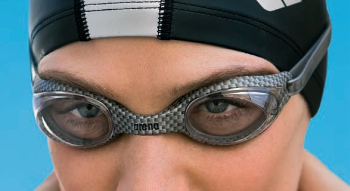 Очки хорошо защитят глаза от хлорированной воды