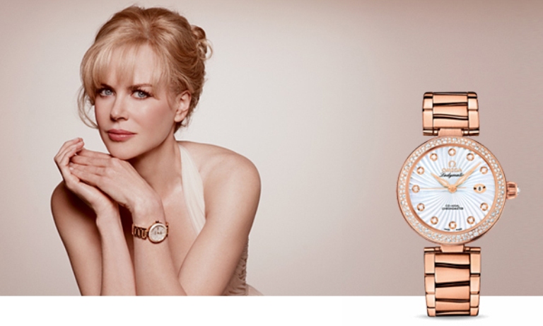Часы такой формы с драгоценными камнями рекламировала известная актриса  Николь Кидман