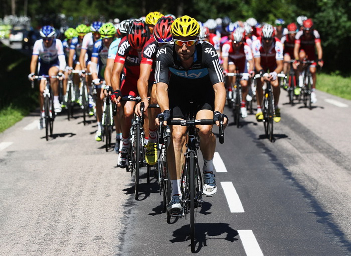 Популярное состязание среди профессиональных велосипедистов Тур де Франс .