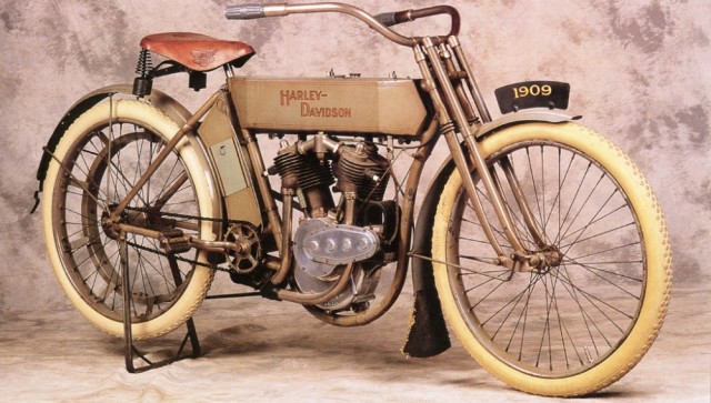Вот такие мотоциклы выпускались уже серийно в 1909 году